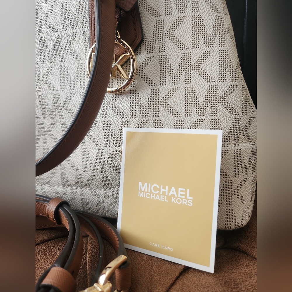 Michael Kors Lynn vanilla handbag/crossbody purse - Picture 8 of 12